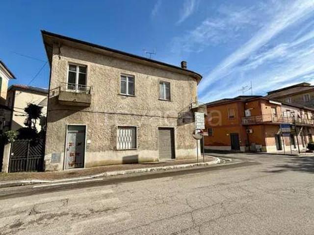 Stabile/palazzo in vendita a Fontana Liri piazza Trento, 4