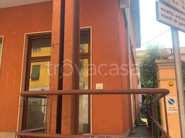 Stabile/palazzo in vendita a Langhirano via del Popolo, 22