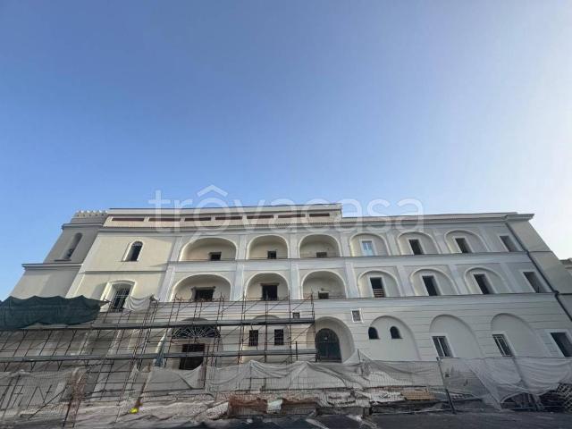 Stabile/palazzo in vendita a Lettere
