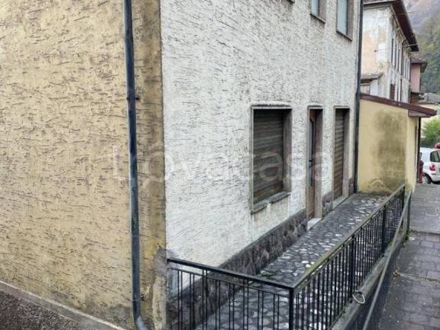 Stabile/palazzo in vendita a Lenna via Carlo Oberti, 78