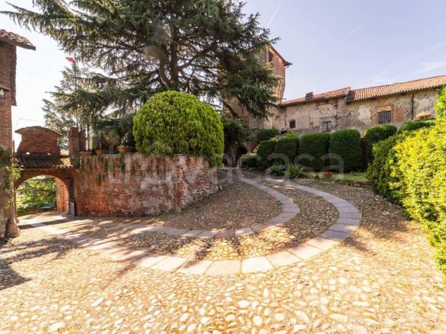 Stabile/palazzo in vendita a Moncrivello via Duchessa Jolanda, 8