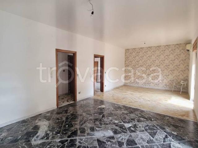 Stabile/palazzo in vendita a Mondragone via cadorna 25