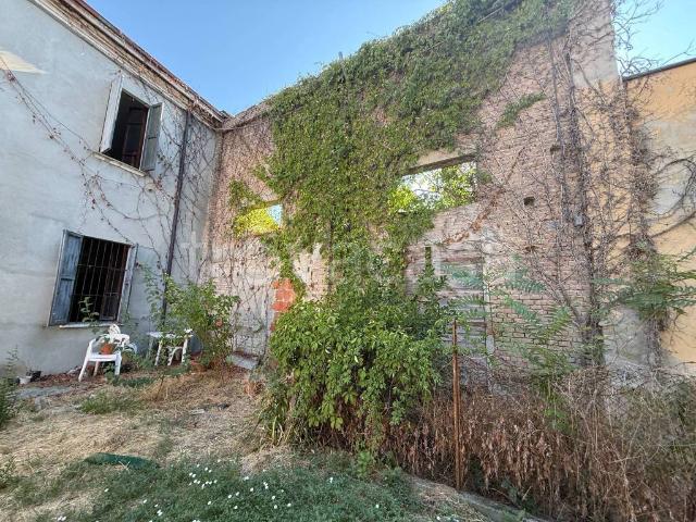 Stabile/palazzo in vendita a Montechiarugolo via Scuole, 6, Basilicagoiano