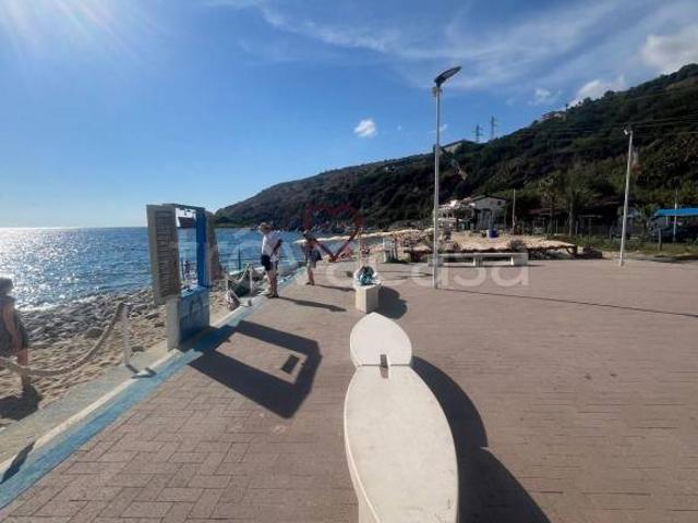 Stabile/palazzo in vendita a Marina di Nicotera, Nicotera