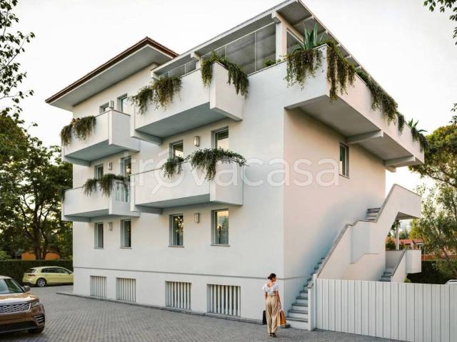 Stabile/palazzo in vendita a Massa via San Leonardo, Marina di Massa Centro