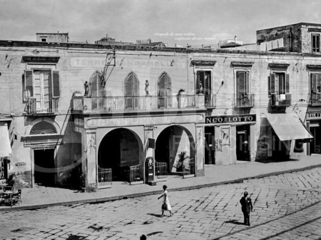 Stabile/Palazzo in vendita a Napoli