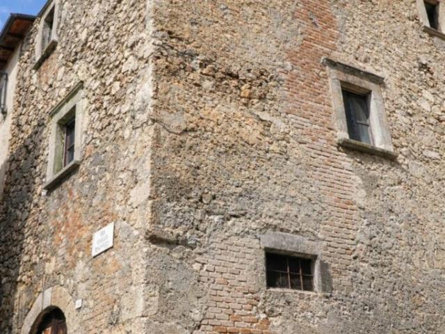 Stabile/palazzo in vendita a Scurcola Marsicana