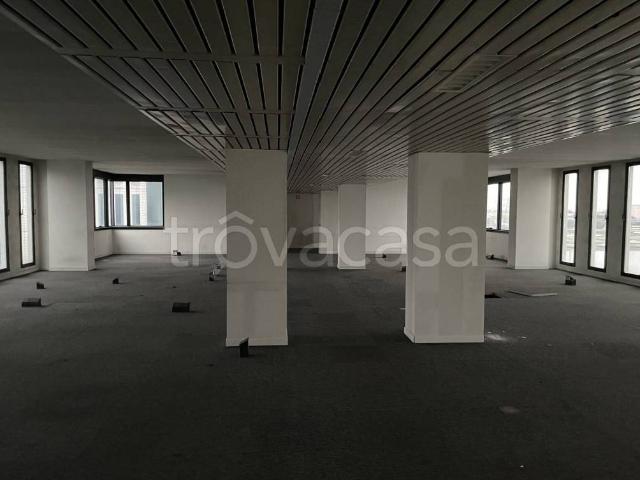Stabile/palazzo in vendita a Segrate via Cassanese, 224