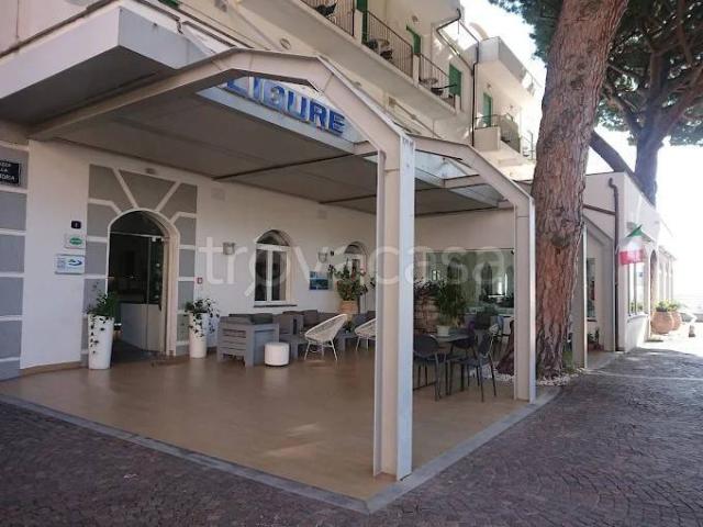 Stabile/palazzo in vendita a Spotorno piazza della Vittoria, 1