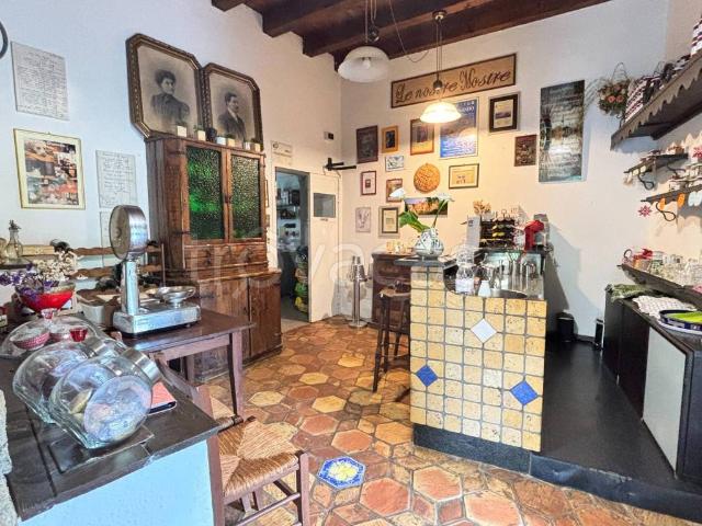 Stabile/palazzo in vendita a Portio, Vezzi Portio