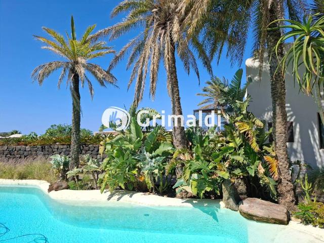 Stabile/palazzo in vendita a Pantelleria via Ziton di Nikà