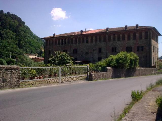 STABILE/PALAZZO in VENDITA a PESCIA PRESSI CENTRO STORICO