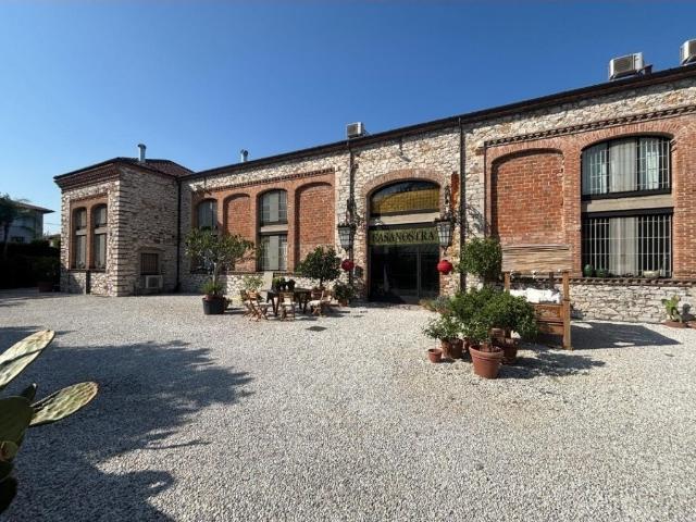 Stabile/palazzo in vendita a Pietrasanta