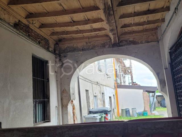 Stabile/palazzo in vendita a Pieve del Cairo via Roma