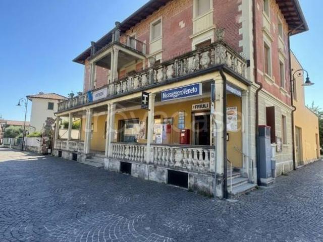 Stabile/palazzo in vendita a Tavagnacco piazza Giuseppe Garibaldi, Colugna