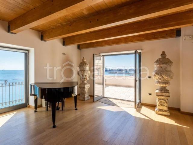 Stabile/palazzo in vendita a Taranto, Isola Città Vecchia