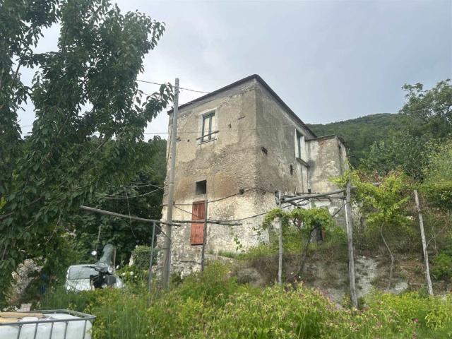 Stabile/palazzo in vendita a Tramonti