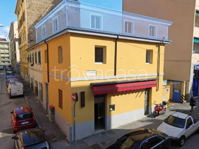 Stabile/palazzo in vendita a Trieste via dei Giuliani, 36, San Giacomo