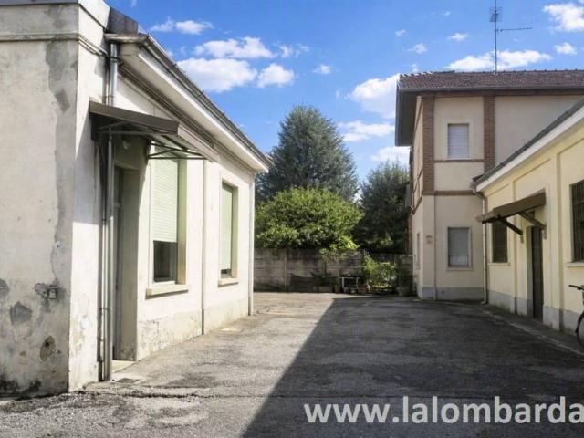 Stabile/palazzo in vendita a Venegono Superiore via Mazzini, 5