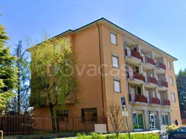 Stabile/palazzo in vendita ad Albano Sant'Alessandro