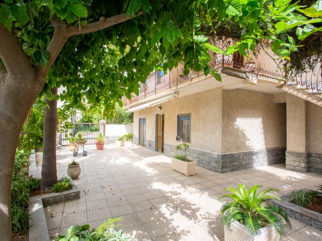 Stabile/Palazzo in vendita in viale aldo moro 5, Bova Marina