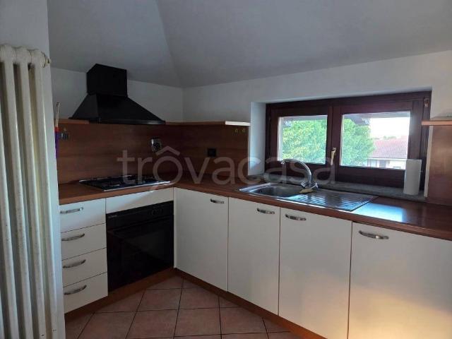 Stabile/palazzo in affitto a Cavour