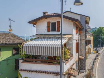 Stabile/palazzo in affitto a Calestano via g. Battilocchi, Marzolara