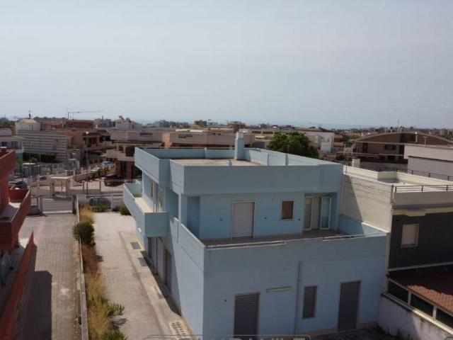 Stabile/palazzo in affitto a Manfredonia viale del Commercio