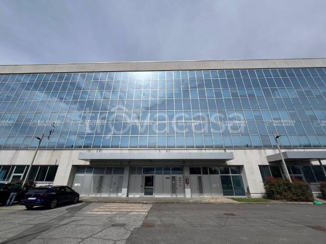 Stabile/palazzo in affitto a San Donato Milanese via 25 Aprile, 23