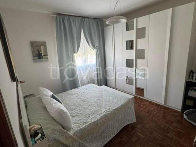 Stabile/palazzo in affitto a Reggio nell'Emilia via Carlo Pisacane, Ospedale Villaggio Manenti