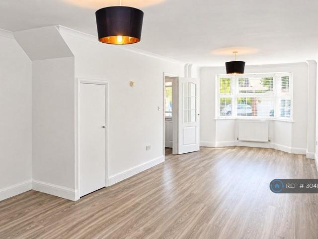 Stable Cottages, Guildford, GU1 3 bed semi detached house to rent £2,500 pcm £577 pw