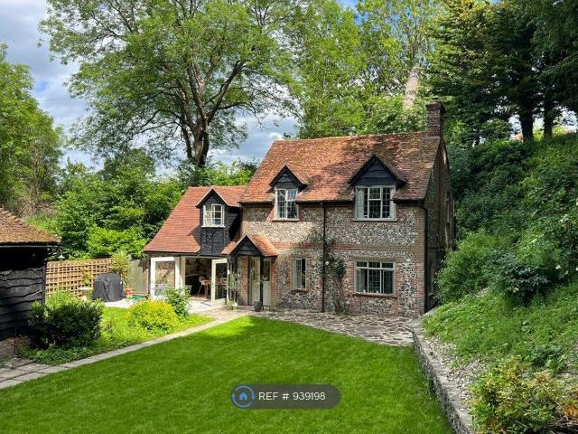 Stable Cottages, Henley On Thames RG9, 3 bed detached house to rent, £3,500 pcm | PrimeLocation