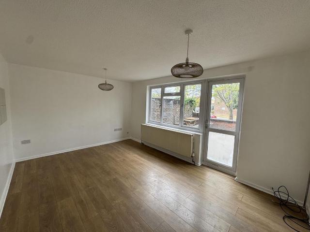 Stable Close, Northolt UB5, 3 bed maisonette to rent, £2,250 pcm | PrimeLocation