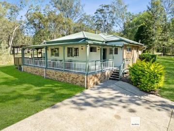 Stables, Day yards, Paddocks, Arena, Shed and a Home!