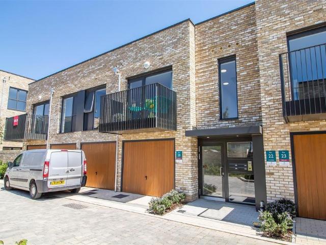 Stacey Road, Trumpington 1 bed flat to rent £1,600 pcm £369 pw