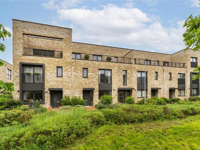 Stacey Road, Trumpington, Cambridge. 3 bed terraced house to rent £2,800 pcm £646 pw