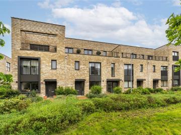 Stacey Road, Trumpington, Cambridge. 3 bed terraced house to rent £2,800 pcm £646 pw