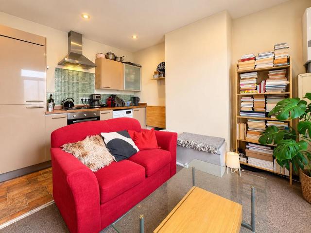Stacey Road, Cardiff CF24 1 bed flat to rent £825 pcm £190 pw