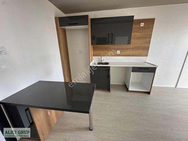 #stad Yakını Az Katlı Binada Boş Kiralık 1+1 Daire