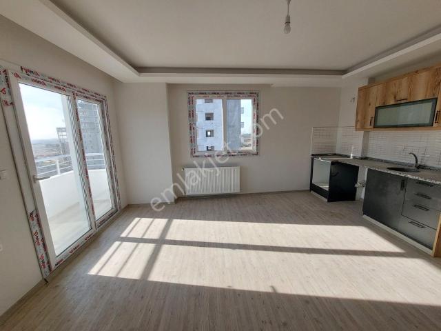 #stad Yakını Geniş Oturumlu 1.5+1 Kiralık Daire