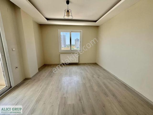 Stad Yakını Kapalı Mutfak & Kombili 2+1 Kiralık Daire