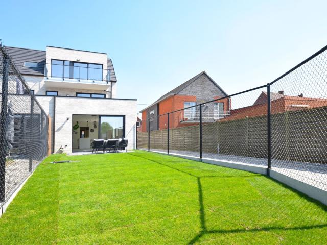 Staden Ruim gelijkvloers appartement met 2 slaapkamers en zonnige tuin te huur
