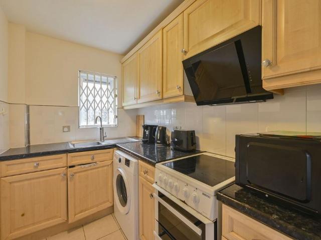 Stadium Street, Chelsea, London, SW10 1 bed flat to rent £3,300 pcm £762 pw