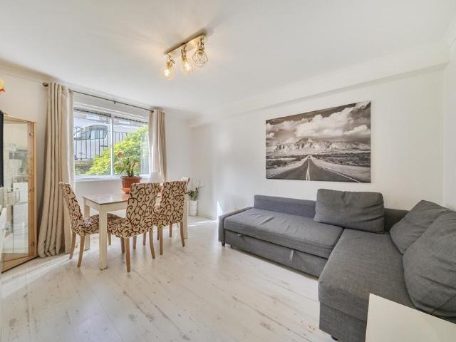 Stadium Street London SW10 1 bed flat to rent £2,500 pcm £577 pw