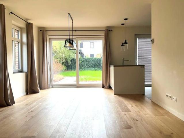 STADSWONING te huur te Assent: 4 slpks, 2 badk, tuin en carport