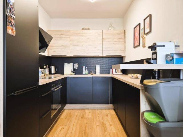 Stadt Haag Zentrum! Sonnige 2 Zimmer Wohnung mit Balkon und herrlicher Fernsicht, 51 m² WNFL, Küche möbliert, Freiparkplatz!