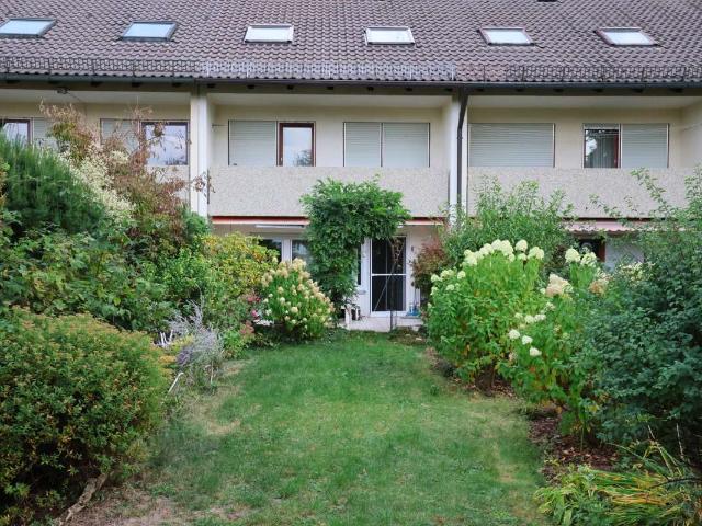 Stadtnah wohnen, großzügig leben – Reihenmittelhaus mit Garten und Potenzial
