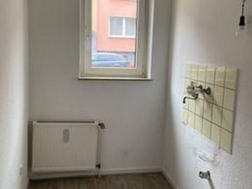 STADTNAH WOHNEN!Renovierte Einzimmerwohnung im Souterrain, Schützenstr.