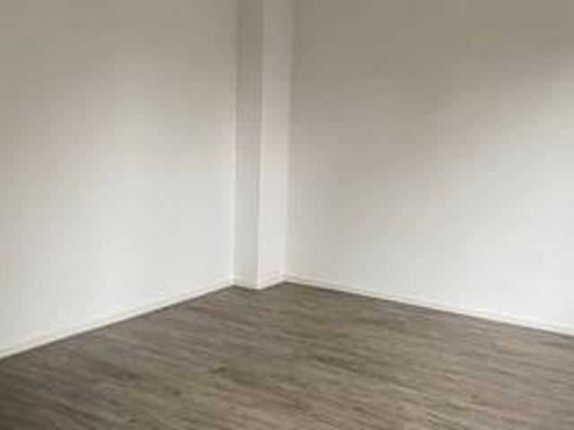 STADTNAH WOHNEN!Renovierte Einzimmerwohnung im Souterrain, Schützenstr.