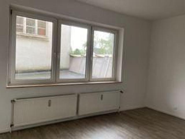 STADTNAH WOHNEN!Renovierte Einzimmerwohnung im Souterrain, Schützenstr.